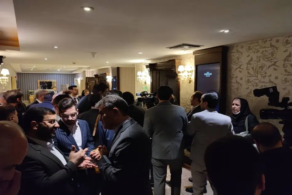 سر کار گذاشتن خبرنگاران توسط روابط عمومی وزارت راه در هتل اسپیناس پالاس
