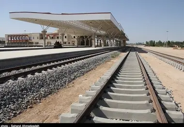 بهره برداری رسمی نیروگاه خورشیدی ۵۰ کیلوواتی در ایستگاه راه آهن یزد