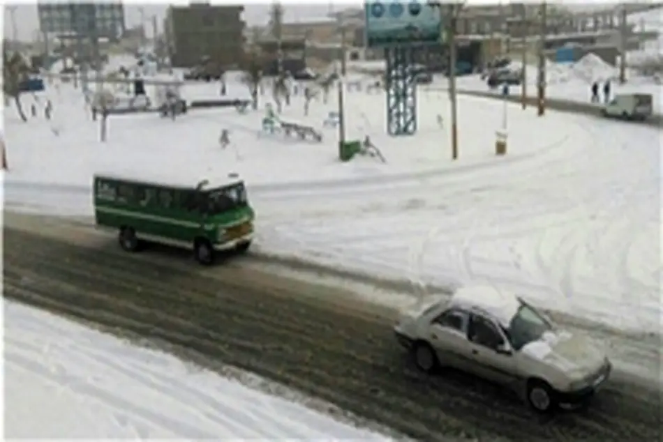 انسداد محورهای شمشک-دیزین و پونل-خلخال/ رانندگان جاده‌‌های کوهستانی زنجیر چرخ داشته باشند