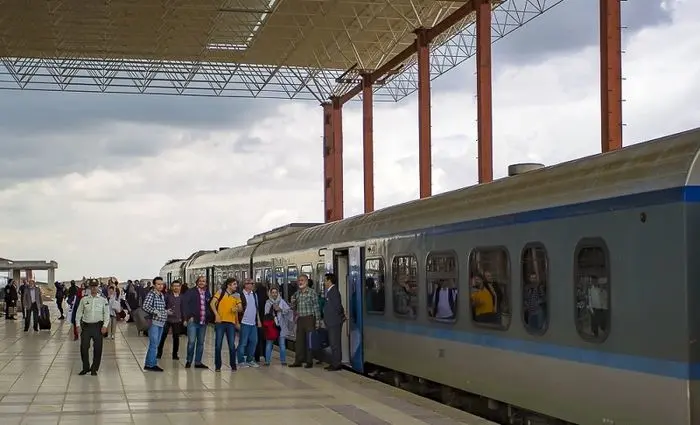 فاصله گذاری اجتماعی در قطار شیراز – اصفهان