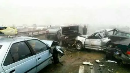 تصادف زنجیره ای 30 خودرو در آزاده راه کرج قزوین