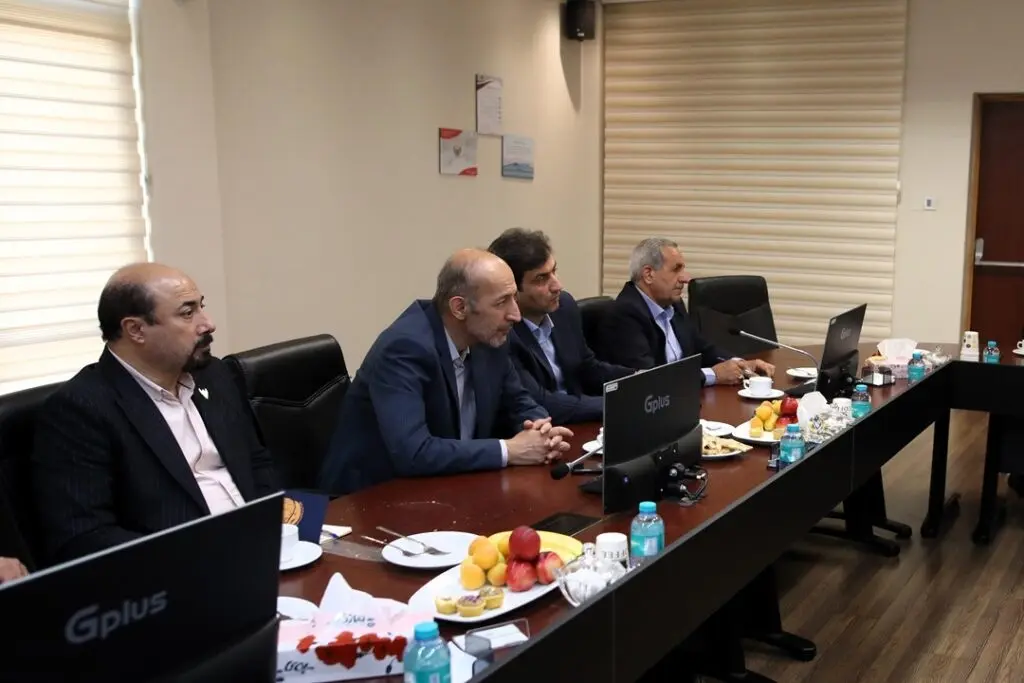بازدید مدیرعامل راه‌آهن از کارخانه شرکت مهندسی و ساخت لکوموتیو مپنا (9)