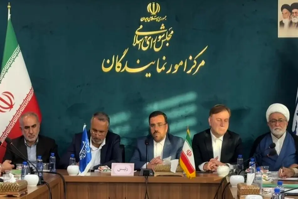 تکمیل خط ریلی شیراز-بوشهر- عسلویه با مشارکت بخش خصوصی در دستور کار قرار گرفت