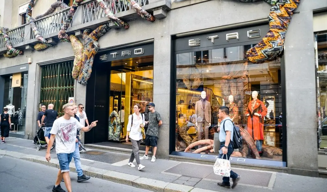 TOP 10 SHOPPING STREETS AROUND THE WORLD