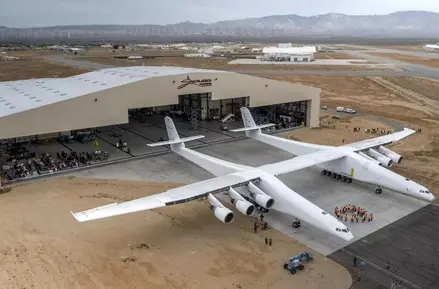اولین پرواز بزرگترین هواپیمای جهان