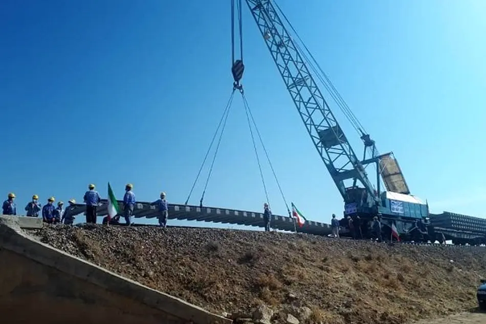 اعتراض کشاورزان به تملک و تغییر کاربری زمین ها در مسیر پروژه راه آهن رشت آستارا