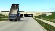 فیلم| تصادف کامیون با تابلو راهنمایی و رانندگی