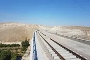 عملیات بازسازی پل راه آهن میانه شامگاه یکشنبه تمام می شود 