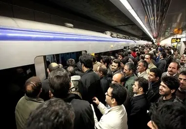 مدیریت بهینه زمان توقف قطارهای مترو با کمک کارکنان ایستگا‌ه‌ها 