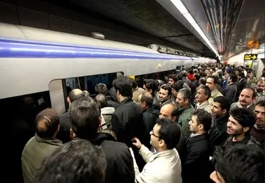 مدیریت بهینه زمان توقف قطارهای مترو با کمک کارکنان ایستگا‌ه‌ها 