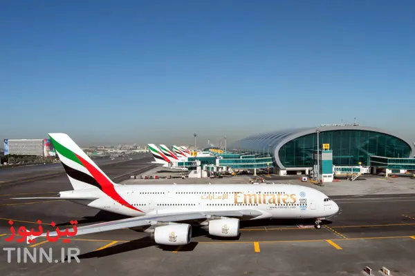 لحظه تماشایی برخورد چرخ های ایرباس A380 هواپیمایی امارات با باند پرواز