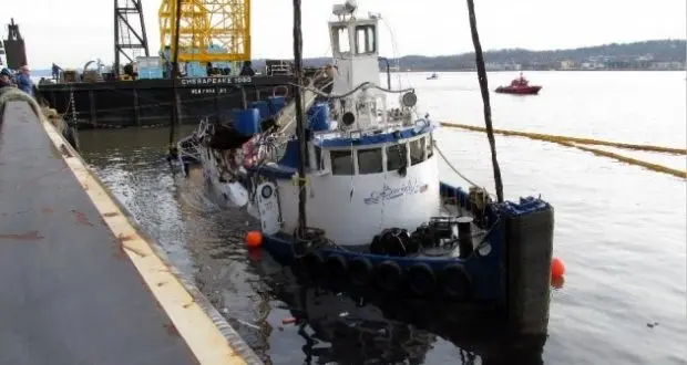 Inadequate manning causes sinking of towing vessel