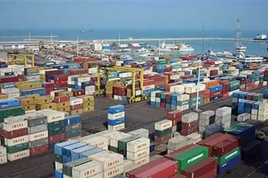 تخلیه وبارگیری در بندر شهید باهنر بندرعباس بی‌وقفه در حال انجام است