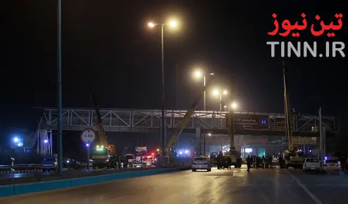 برخورد کامیون با پل عابرپیاده در مشهد