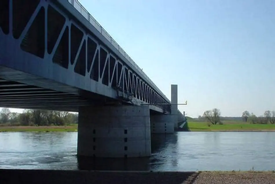 مناقصه احداث پل های رودخانه ای حاجی ماهرود و لاویج رود در محور نور-چمستان -آمل