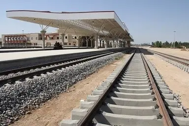 نواقص راه آهن یزد–اقلید رفع می شود / تکمیل ایستگاه ابرکوه در دستور کار