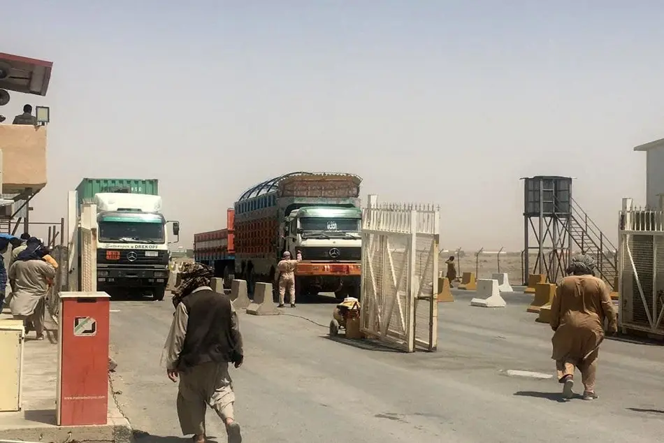 دلیل توقف کامیون های ایرانی در افغانستان چیست؟