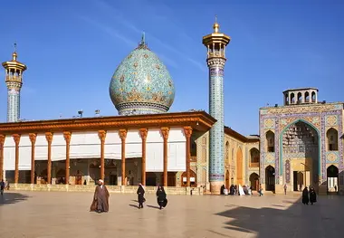 حرم‌های مطهر فارس به خاطر شیوع کرونا تعطیل می‌شود