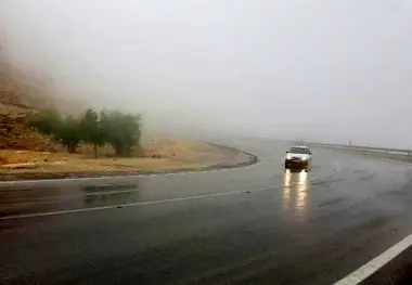 اختلال تردد در جاده‌های مواصلاتی و لغزندگی جاده‌های کوهستان / احتمال وقوع سیل