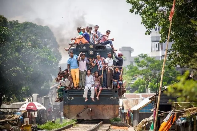 عکس/ قطار سواری در بنگلادش