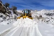 راهداری زمستانی در سیستان و بلوچستان با انجام ۱۱۰ کیلومتر برف روبی جاده ها/ تصاویر دیدنی از برف در تفتان

‌