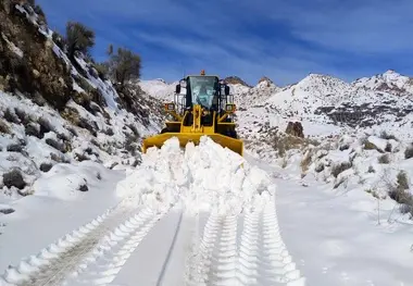راهداری زمستانی در سیستان و بلوچستان با انجام ۱۱۰ کیلومتر برف روبی جاده ها/ تصاویر دیدنی از برف در تفتان

‌