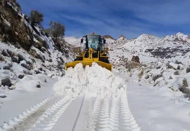 راهداری زمستانی در سیستان و بلوچستان با انجام ۱۱۰ کیلومتر برف روبی جاده ها/ تصاویر دیدنی از برف در تفتان

‌