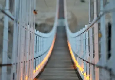 فیلم| پلی با 300 متر ارتفاع بدون پایه!