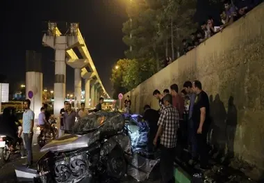 برخورد مرگبار خودرو با ستون منوریل در قم
