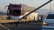 انحراف یک دستگاه اتوبوس در اتوبان قم - تهران