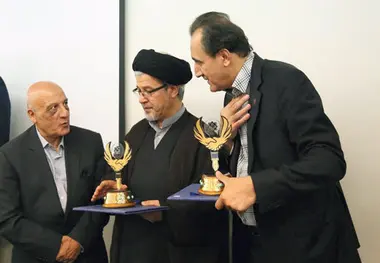 دیپلم زرین افتخار در۱۰ بخش به روابط عمومی شرکت راه‌آهن تعلق گرفت