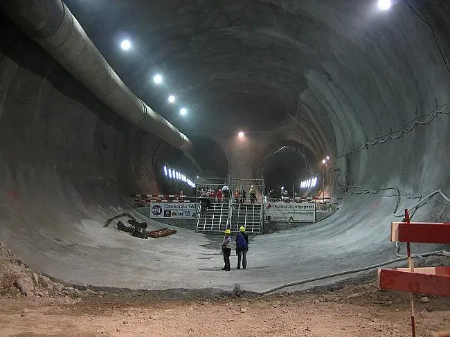 رشد صنعت پیشرفته ریلی در سوییس با افتتاح تونل جنری