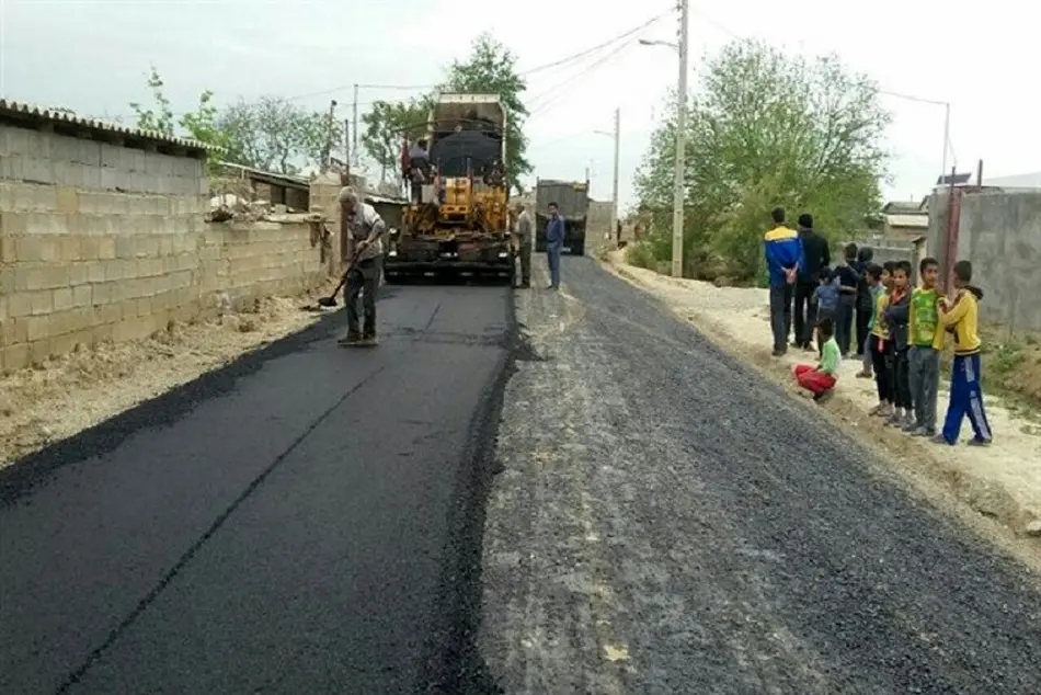 اجرای طرح نهضت آسفالت معابر روستایی در ۲۳۲ روستای خراسان جنوبی 