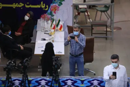 168815886