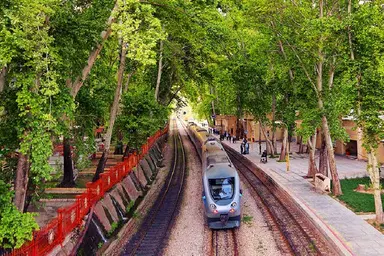 استقبال گرم کرمانی‌ ها از نخستین قطار بوم‌گردی