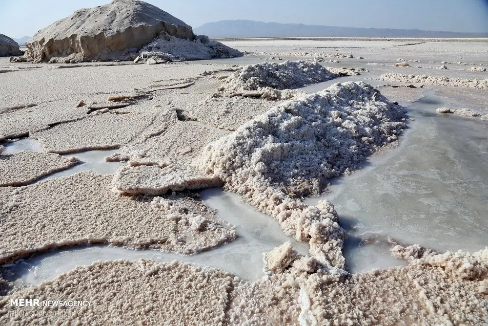 احتمال تبدیل دریاچه نمک قم به کانون جدید گرد و غبار کشور​
