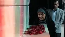 فرزانه صادق به زیارت معراج شهدا رفت 