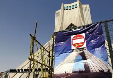 مرمت برج آزادی با ماده تولیدی دانشجویان شیمی دانشگاه تهران