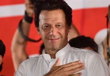 عمران خان با یک هواپیمای معمولی راهی آمریکا شد