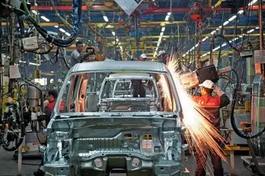 مقیمی: خودروسازان فقط تا ۱۴۰۶ فرصت دارند استاندارد یورو۶ را اجرا کنند