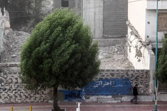 پیش‌بینی وزش باد شدید در تهران/ هوا همچنان ناسالم برای گروه‌های حساس