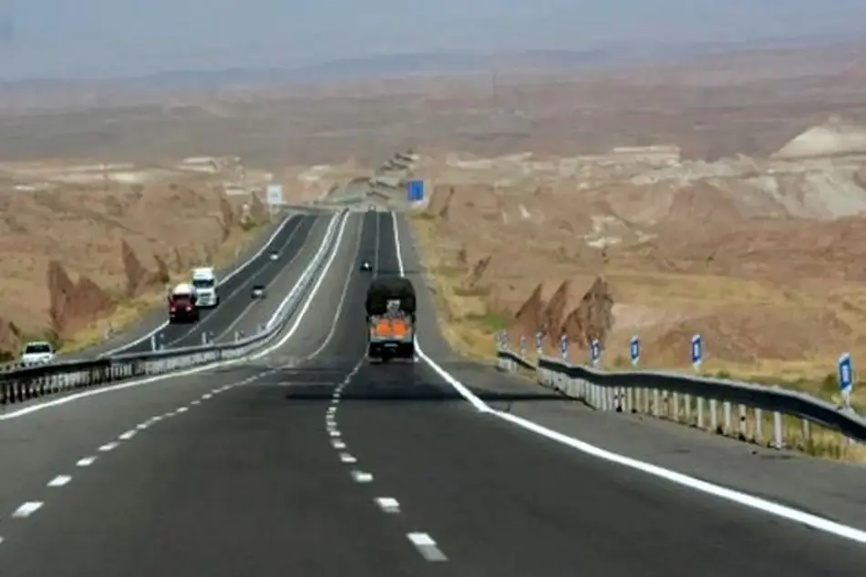 خط کشی بزرگراه عجبشیر_ بناب در آذربایجان شرقی