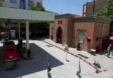 عکس قدیمی از پمپ بنزین‌های دستی در ایران