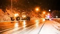 برف روبی از محورهای مواصلاتی استان یزد همزمان با اولین بارش برف