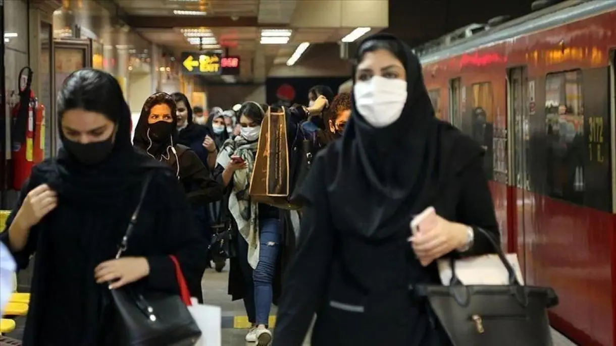 شلوغی و ازدحام در خط 2 مترو تهران/ اختلال برطرف شد