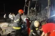 تصادف مرگبار اتوبوس و پیکان/ سرنشینان خودرو در آتش سوختند