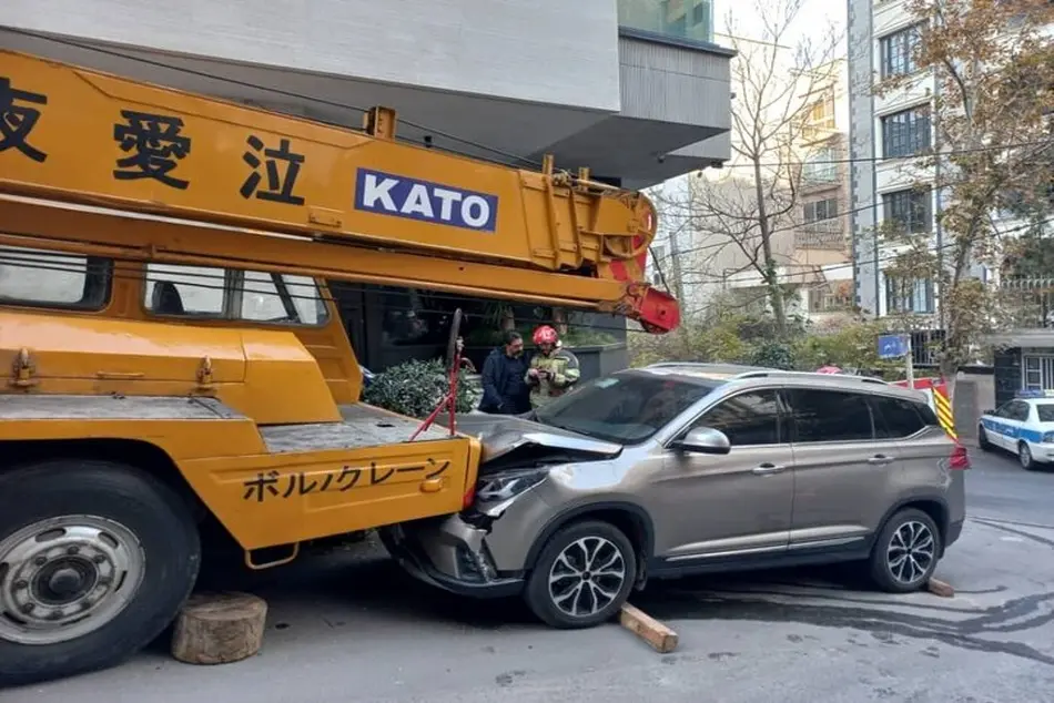 برخورد مرگبار جرثقیل با دو خودرو در خیابان شریعتی تهران؛ هشدار آتش نشانی درباره ایمنی