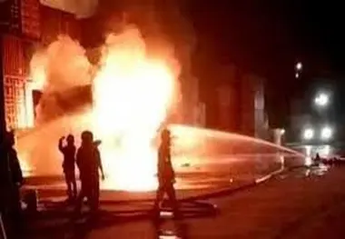 فیلم| انفجار دپوی کانتینری در نزدیک چیتاگونگ بنگلادش