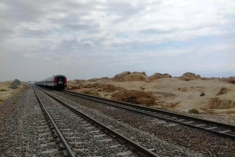  عبور خط راه آهن به محوطه باستانی تپه حصار دامغان آسیب می‌زند