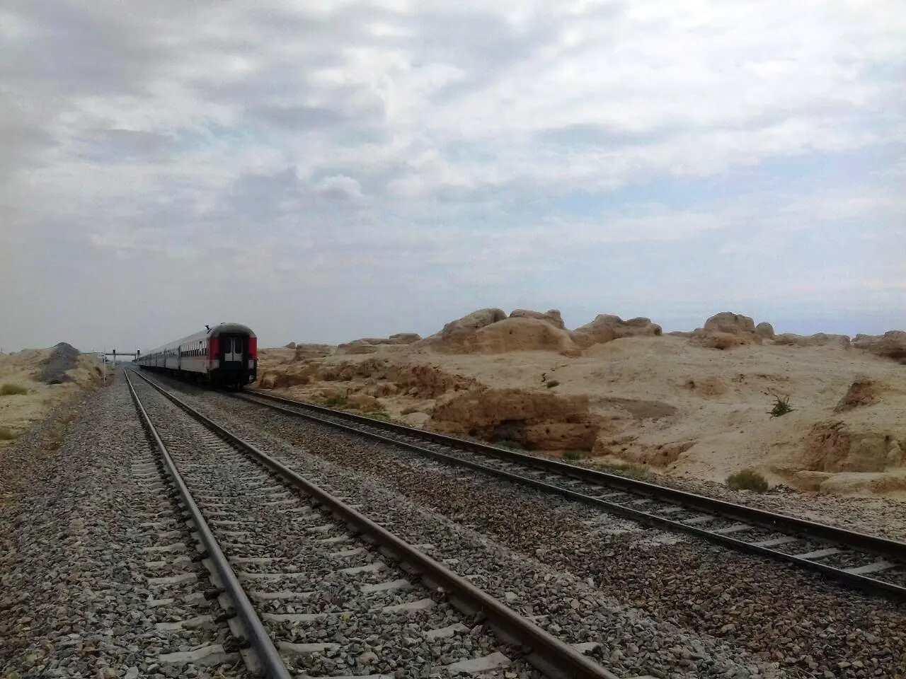 سرعت ساخت راه‌آهن سریع‌السیر تهران- قم- اصفهان افزایش می‌یابد